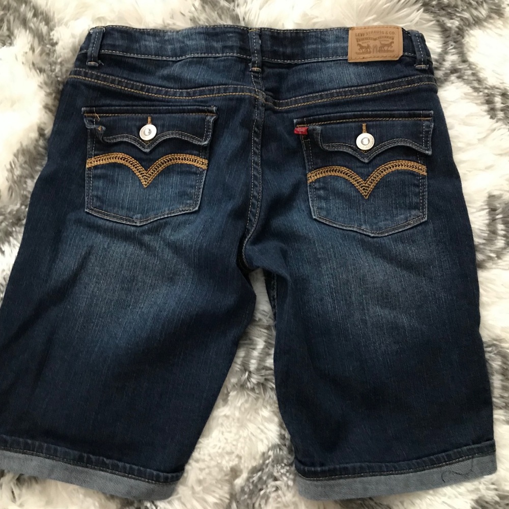 💙Levi’s Bermuda Shorts💙 - Picture 2 of 5
